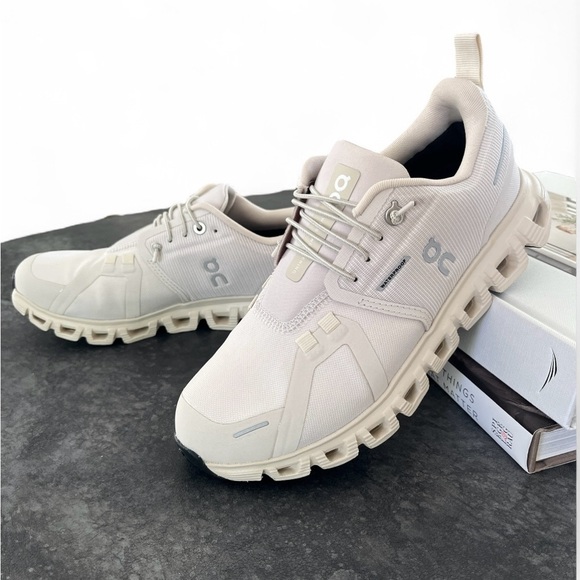 On Cloud 6 Women’s Waterproof Slip On Walking Sneakers Off White Size 6.5 - Picture 1 of 12